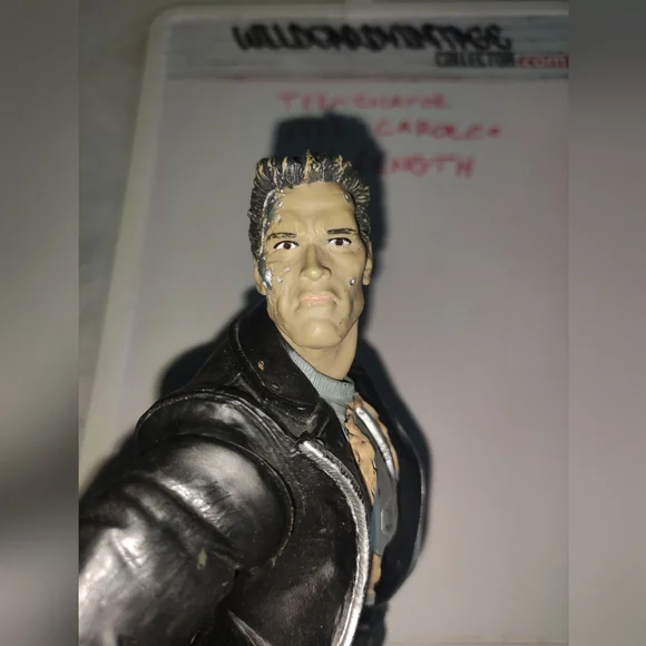 Terminator 2 Figure - Picture 4 of 9